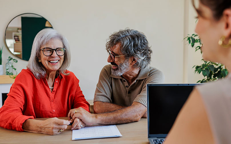 401k loan vs personal loan wo older people discussing loan options